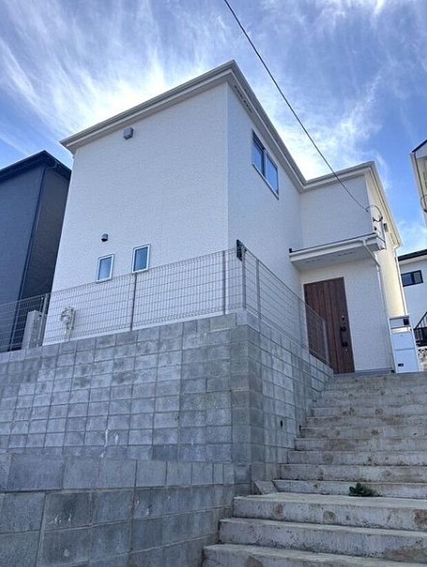 家族の温かさと陽光の暖かさ、楽しい毎日と明るい未来を予感させる「空間が織り成すひとつ先の住み心地」を演出します。