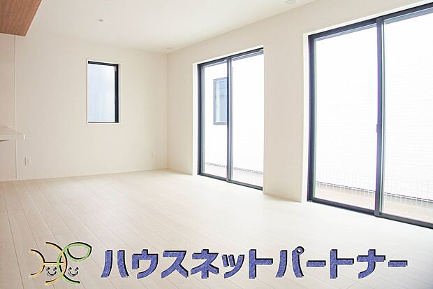 うららかな陽射しがどのお部屋にも降り注ぎますように、快適さを追求した間取設計。得難い立地環境での生活を恵みの豊かな永住の地へと変えてくれます。