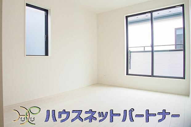 陽光が降り注ぐ明るく開放的な空間が魅力的。