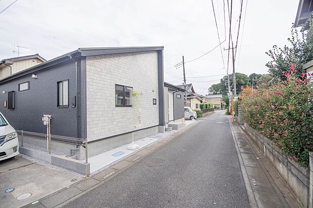 豊かで快適な暮らしを。ここから始まる「日常」はご家族にとってかけがえのない時間となります。少しでも豊かに、快適に。そんな想いから本邸宅は生まれました。