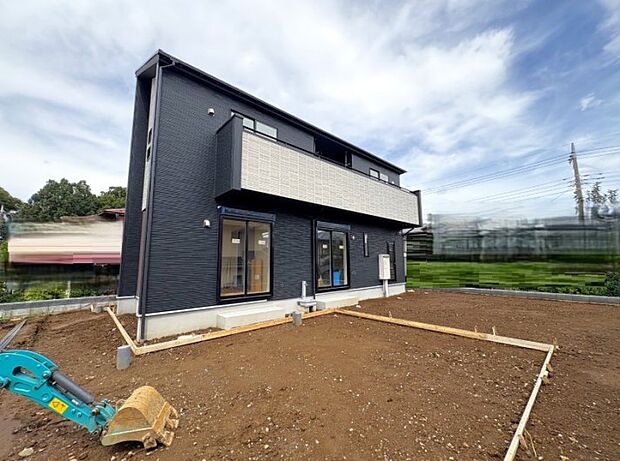 街に溶け合う美しい景観と、採光や風通しを考えて設計された間取り。近隣の視線を考え調整した窓位置など、外観だけでなく、住まうご家族の心地よさを最優先しました。