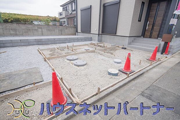 通勤や家族の送迎など、毎日の生活にマイカーが欠かせない方にとって駐車場は大事な条件。敷地内にカースペースがあれば、お出かけやお買い物の際の搬入出もらくらくです。