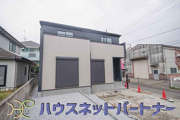 一戸建ての醍醐味は、何といっても庭があること。花や野菜を育てたり、子供と遊んだり、お客様を迎えたり…。大切なペットと過ごす心地良いスペースにもなりますね。