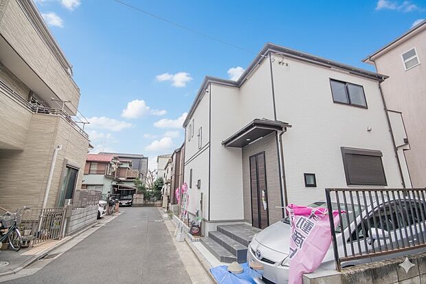 前面道路でお車を駐車するのも楽々。