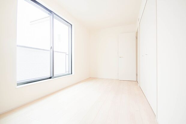 各部屋を最大限に広く使って頂ける様、全居住スペースに収納付。プライベートルームはゆったりと快適に。