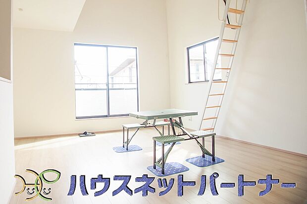 通風・採光に優れ、心地よい光と風が溢れています。 贅沢で豊かな居住性と、プライドを満たすクオリティが見事に調和した住空間。新築ならではの快適なひとときをご体感頂ける筈です。