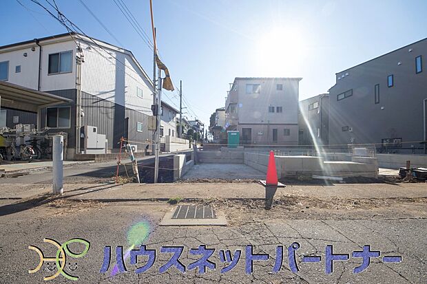 街に溶け合う美しい景観と、採光や風通しを考えて設計された間取り。近隣の視線を考え調整した窓位置など、外観だけでなく、住まうご家族の心地よさを最優先しました。