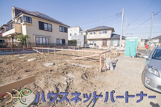 便利な施設が徒歩圏内の魅力的な街に、オーナー様の暮らしを思う心遣いが細部までに感じ取れる邸宅が誕生。