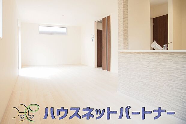 インテリアショップで見掛けた「あの家具」も置ける、ゆったりとした空間。時に広さが上質な寛ぎの時間になる事も。