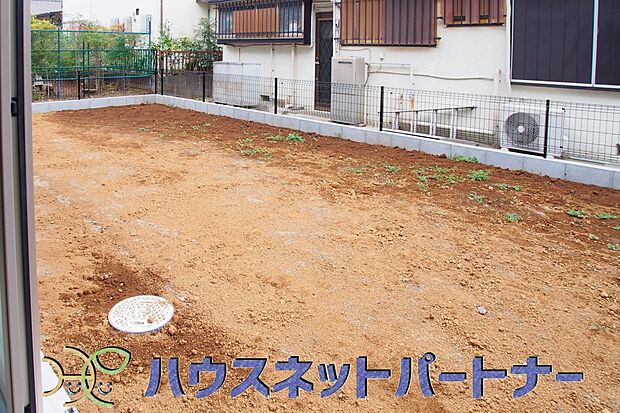 お庭があるって嬉しいですよね。花や野菜を育てたりお子様のブランコを置いたり。家族が楽しむスペースです。