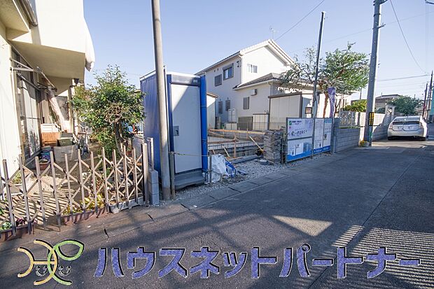 前面道路でお車を駐車するのも楽々。