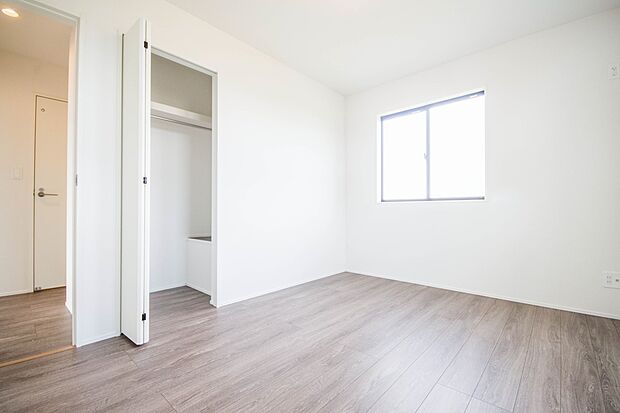 各部屋を最大限に広く使って頂ける様、全居住スペースに収納付。プライベートルームはゆったりと快適に。