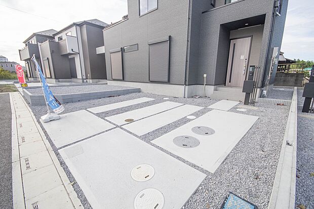 通勤や家族の送迎など、毎日の生活にマイカーが欠かせない方にとって駐車場は大事な条件。敷地内にカースペースがあれば、お出かけやお買い物の際の搬入出もらくらくです。