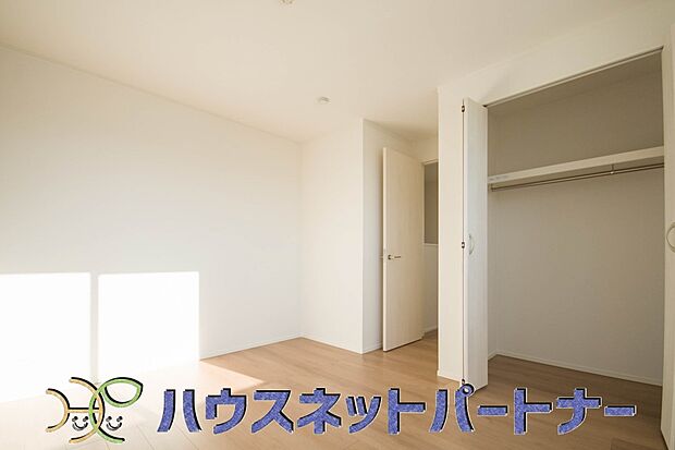 どのお部屋も明るい光が差し込みます。自分だけのお部屋作りを考えただけでワクワク。