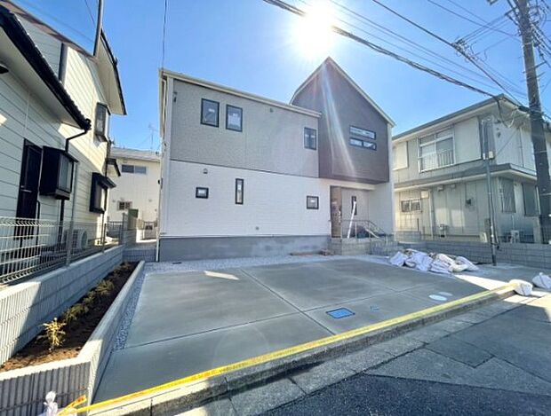通勤や家族の送迎など、毎日の生活にマイカーが欠かせない方にとって駐車場は大事な条件。敷地内にカースペースがあれば、お出かけやお買い物の際の搬入出もらくらくです。