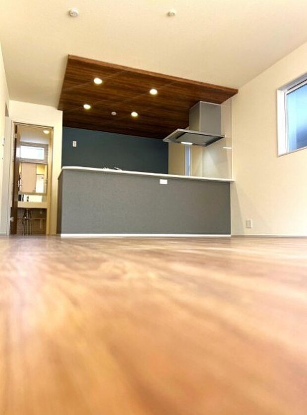 うららかな陽射しがどのお部屋にも降り注ぎますように、快適さを追求した間取設計。得難い立地環境での生活を恵みの豊かな永住の地へと変えてくれます。