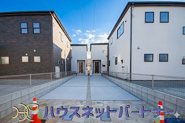 カースペース2台可。もう1台車が必要になった時や来客時にも安心。駐車場に2台以上の車が停められる一戸建ては、車好きのあなたにおすすめ。