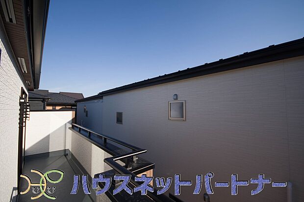 周辺は高い建物が無く、解放感が感じられます。