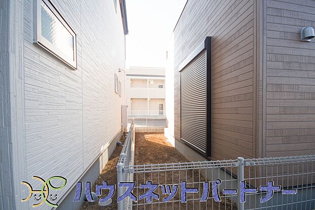 自宅に土いじりが出来るスペースって本当にいいですよね。季節のお花を植えてみては如何ですか。