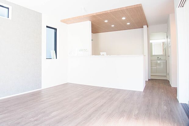 うららかな陽射しがどのお部屋にも降り注ぎますように、快適さを追求した間取設計。得難い立地環境での生活を恵みの豊かな永住の地へと変えてくれます。