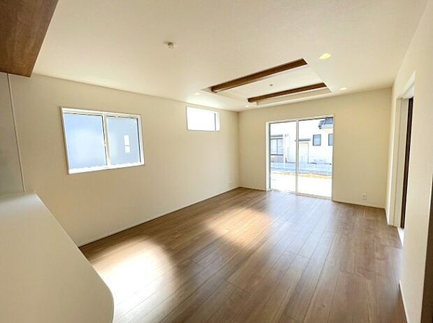 通風・採光に優れ、心地よい光と風が溢れています。 贅沢で豊かな居住性と、プライドを満たすクオリティが見事に調和した住空間。新築ならではの快適なひとときをご体感頂ける筈です。