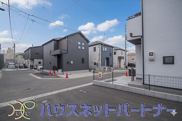 前面道路の日当たりの良い明るいお家。