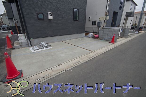 通勤や家族の送迎など、毎日の生活にマイカーが欠かせない方にとって駐車場は大事な条件。敷地内にカースペースがあれば、お出かけやお買い物の際の搬入出もらくらくです。