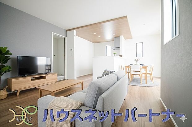 (家具はイメージ画像)通風・採光に優れたリビングには心地よい光と風が溢れています。