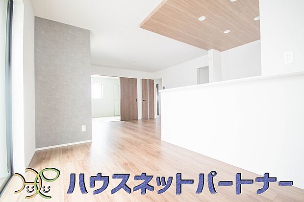 明るく開放的なダイニング。家族とのコミュニケーションが取りやすく、みんなの笑顔が溢れます