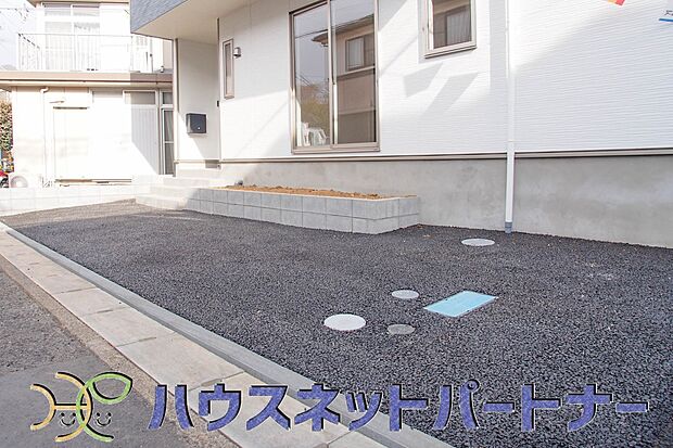 通勤や家族の送迎など、毎日の生活にマイカーが欠かせない方にとって駐車場は大事な条件。敷地内にカースペースがあれば、お出かけやお買い物の際の搬入出もらくらくです。