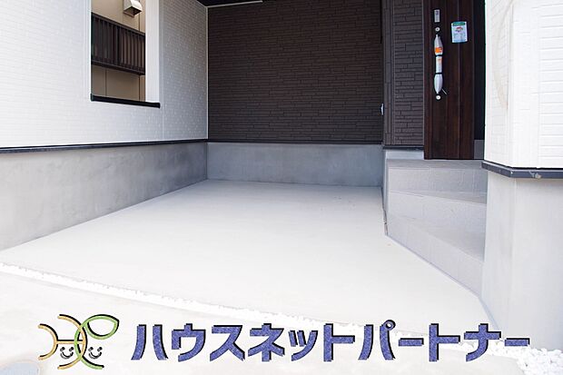 ビルトインガレージは、雨に濡れない。激しい雨の日に買い物から帰ってきたときなど、荷物も自分も濡れずに家の中に入れることは、奥さまにとってもうれしいはず。