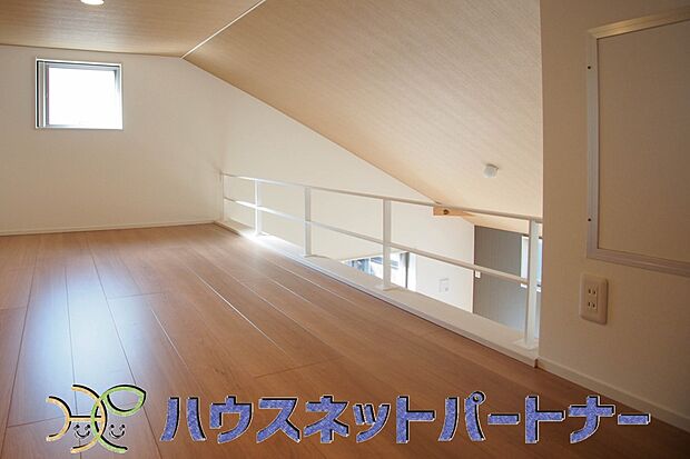 ロフトは収納として使うだけでは勿体無い。パソコンを置いて自分だけの空間を楽しむのもいいですね。