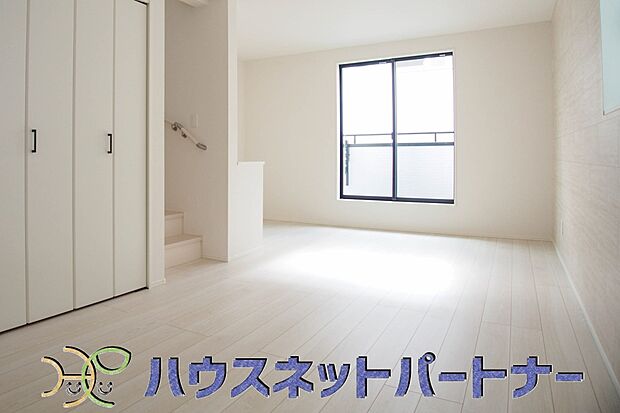 明るく開放的なダイニング。家族とのコミュニケーションが取りやすく、みんなの笑顔が溢れます