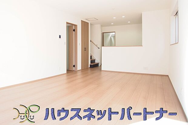 うららかな陽射しがどのお部屋にも降り注ぎますように、快適さを追求した間取設計。得難い立地環境での生活を恵みの豊かな永住の地へと変えてくれます。