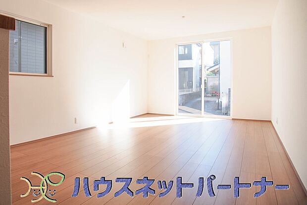 陽だまりのある光彩豊かなリビングは、何よりも快適で心休まる時間を過ごせます。