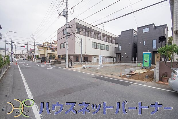 前面道路の日当たりの良い明るいお家。