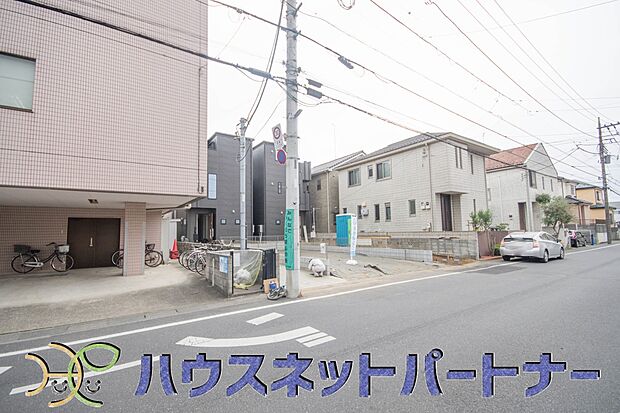 前面道路でお車を駐車するのも楽々。