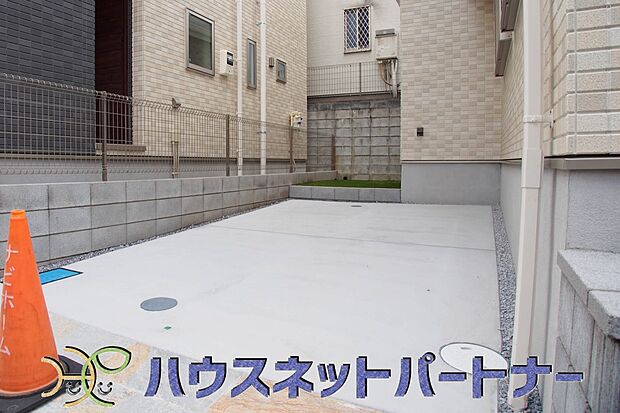 カースペース。通勤や家族の送迎など、毎日の生活にマイカーが欠かせない方にとって駐車場は大事な条件。敷地内にカースペースがあれば、お出かけやお買い物の際の搬入出もらくらくです。