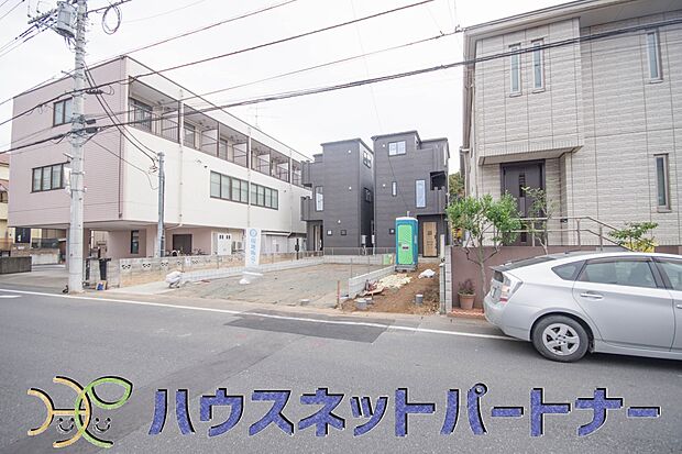 街に溶け合う美しい景観と、採光や風通しを考えて設計された間取り。近隣の視線を考え調整した窓位置など、外観だけでなく、住まうご家族の心地よさを最優先しました。