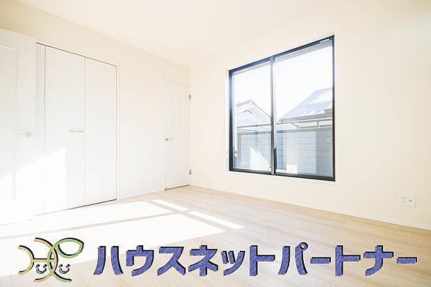 各部屋を最大限に広く使って頂ける様、全居住スペースに収納付。プライベートルームはゆったりと快適に。