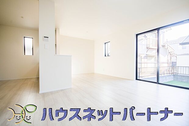 明るく開放的なダイニング。家族とのコミュニケーションが取りやすく、みんなの笑顔が溢れます