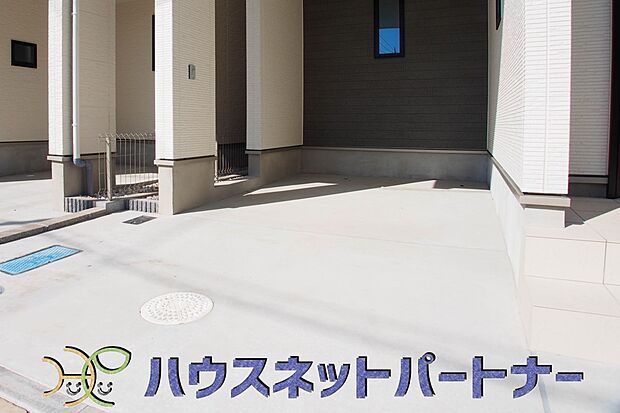 カースペース。通勤や家族の送迎など、毎日の生活にマイカーが欠かせない方にとって駐車場は大事な条件。敷地内にカースペースがあれば、お出かけやお買い物の際の搬入出もらくらくです。