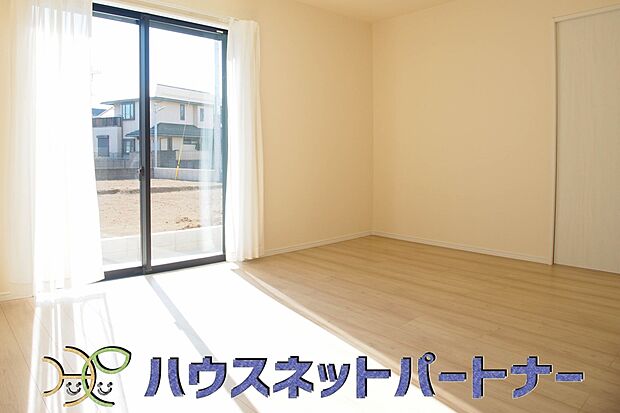 インテリアショップで見掛けた「あの家具」も置ける、ゆったりとした空間。時に広さが上質な寛ぎの時間になる事も。