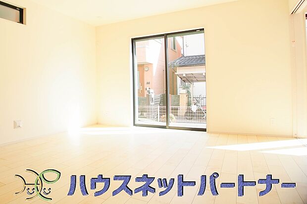 明るく開放的なダイニング。家族とのコミュニケーションが取りやすく、みんなの笑顔が溢れます