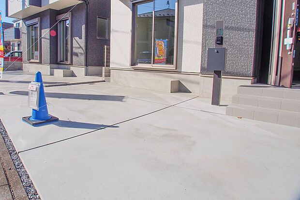 通勤や家族の送迎など、毎日の生活にマイカーが欠かせない方にとって駐車場は大事な条件。敷地内にカースペースがあれば、お出かけやお買い物の際の搬入出もらくらくです。