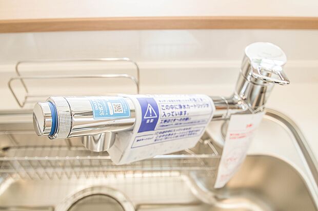 「原水(水道水)」「シャワー」「浄水」を切り替えられる浄水器内蔵水栓です。