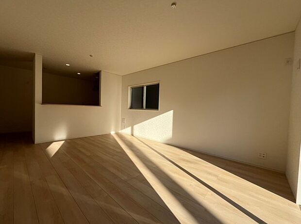 うららかな陽射しがどのお部屋にも降り注ぎますように、快適さを追求した間取設計。得難い立地環境での生活を恵みの豊かな永住の地へと変えてくれます。