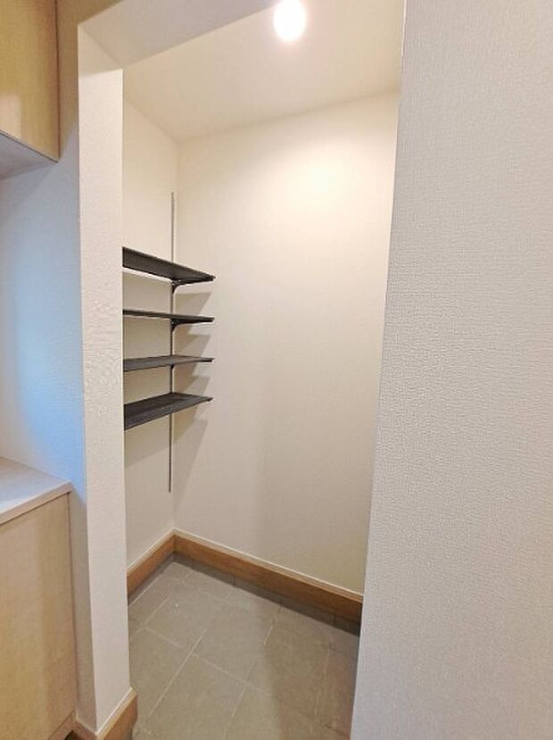 収納の多さにはびっくり。収納ってあればあるほど嬉しいですよね。