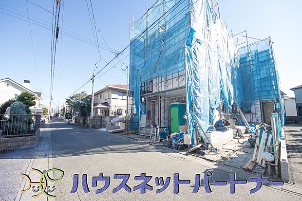 都会的な、ハイセンスな時間とともに、対照的な成熟した街並みを併せ持つことも、この邸宅の大きな特徴です。完成した現地をご体感下さい。