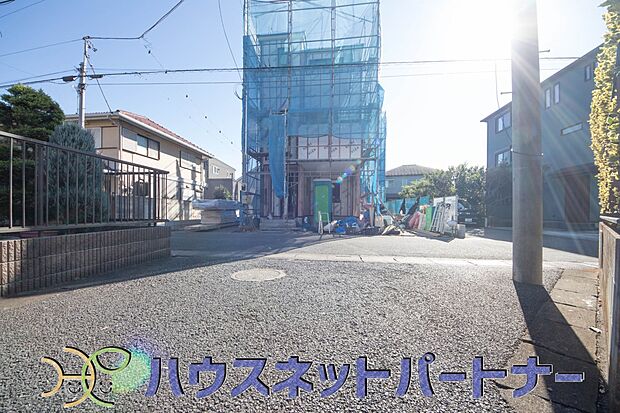 陽当りが良いと、洗濯物が乾きやすいですし、湿気やカビの心配も減るので快適です。寒い冬の日でも、日差しが届くと家の中が暖かくなりますね。